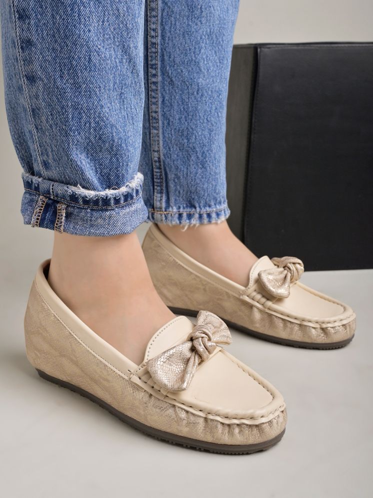     			Shoetopia Cream Women's Loafers