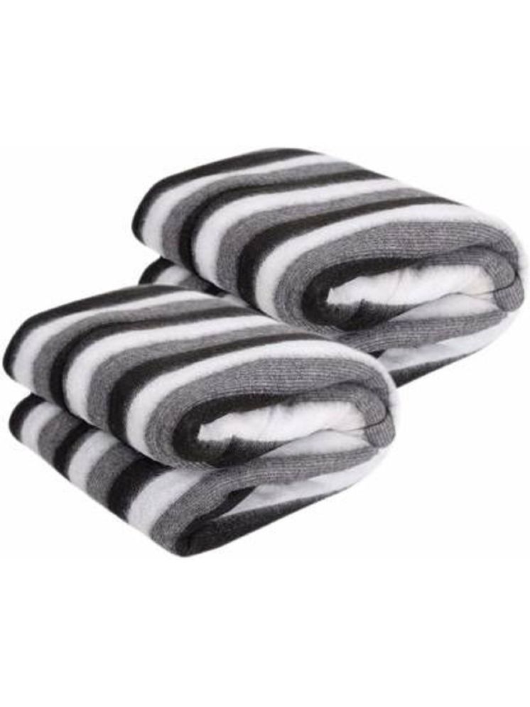     			FuzzyNest Fleece Vertical Striped Single Bed Blanket ( 220 cm x 150 cm ) - Multicolor ( Pack of 2 )