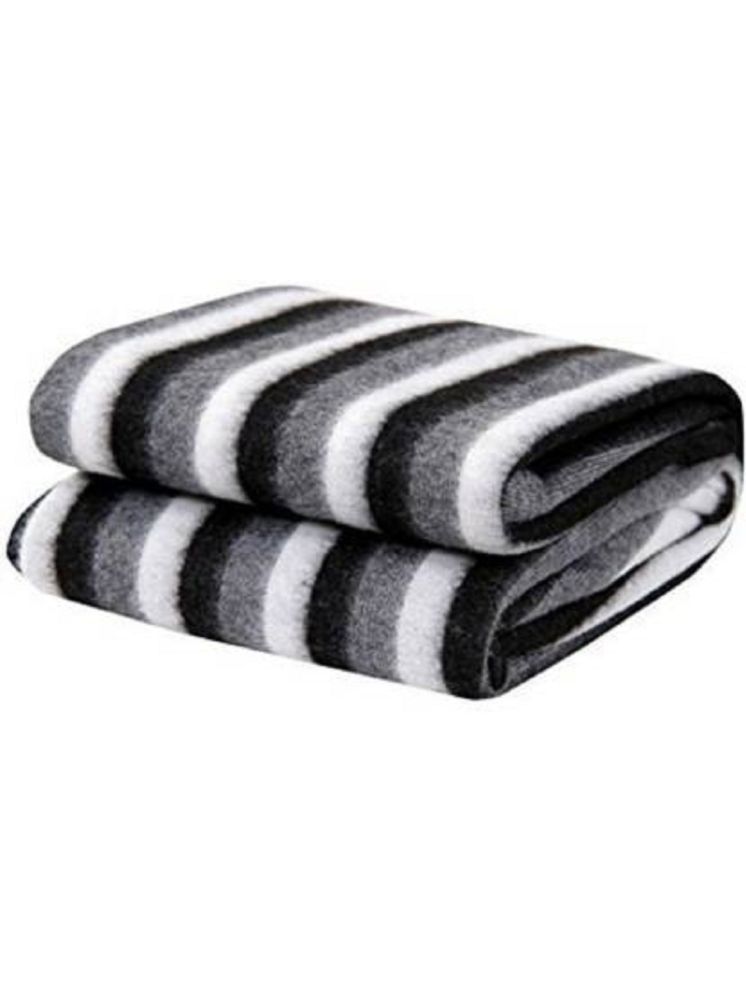     			FuzzyNest Microfiber Vertical Striped Single Bed Blanket ( 224 cm x 150 cm ) - Multicolor ( Pack of 1 )