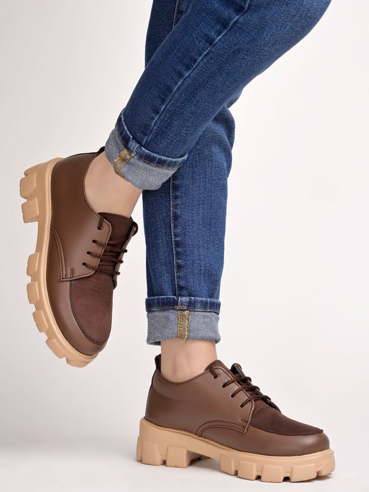     			Shoetopia - Brown Girl's Sneakers ( 1 Pair )